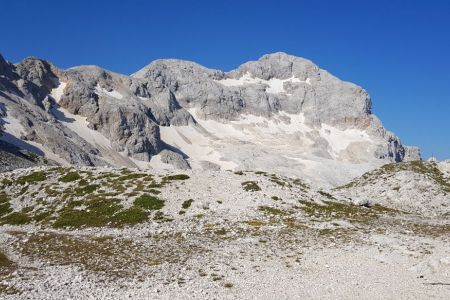 Staničev dom - pogled proti Triglavu.jpg