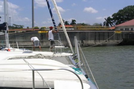 08_Panamski kanal_spuscanje01.jpg