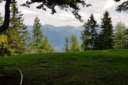 Kriška gora - pogled od koče proti Kofcam.jpg
