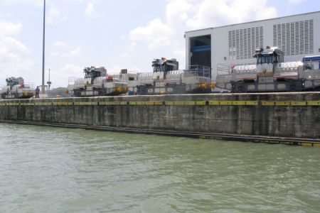 08_Panamski kanal_lokomotive.jpg