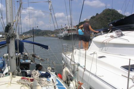 08_Panamski kanal_spuscanje02.jpg