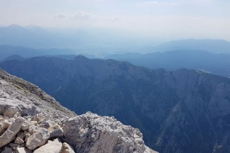 Rjavina - pogled z vrha proti Bledu.jpg