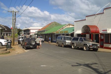 21_Tonga_Neiafu_mesto01.jpg