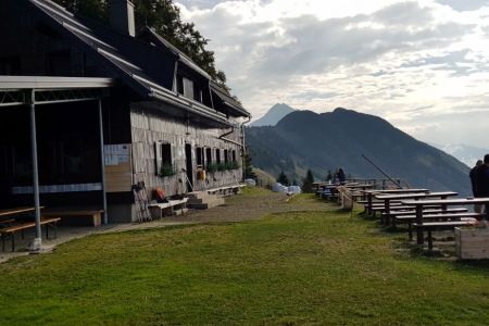 Kriška gora - koča.jpg