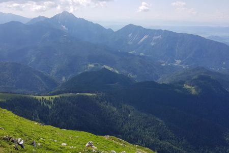 Veliki vrh - pogled proti Kofcam in Storžiču.jpg